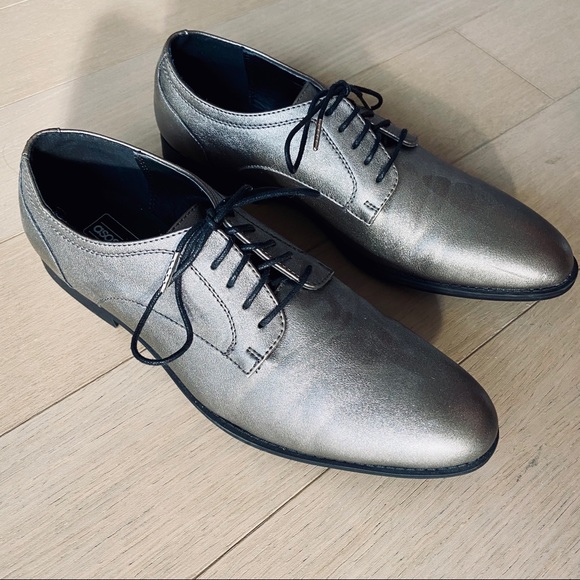 silver metallic dress shoes